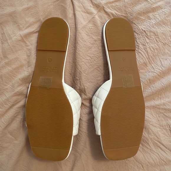 NWOT Nicole Miller slides - Picture 2 of 3